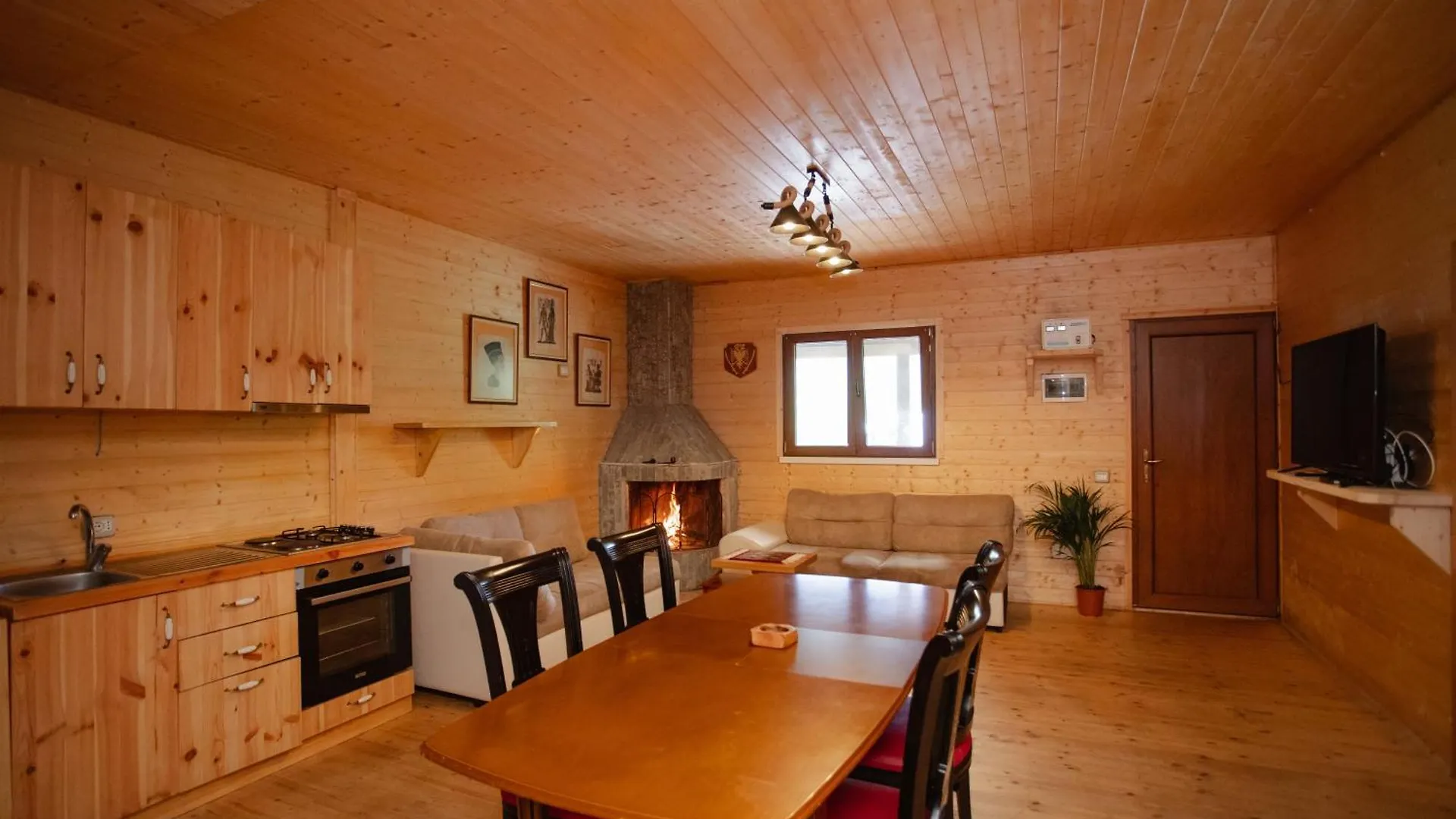 Shpija Ujevara E Vogel Theth Villa